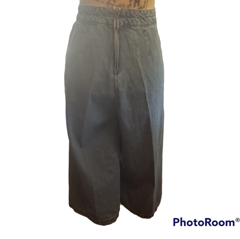𝅺University Thread capris - Picture 2 of 7
